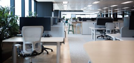 What costs can you expect when renting a serviced office?